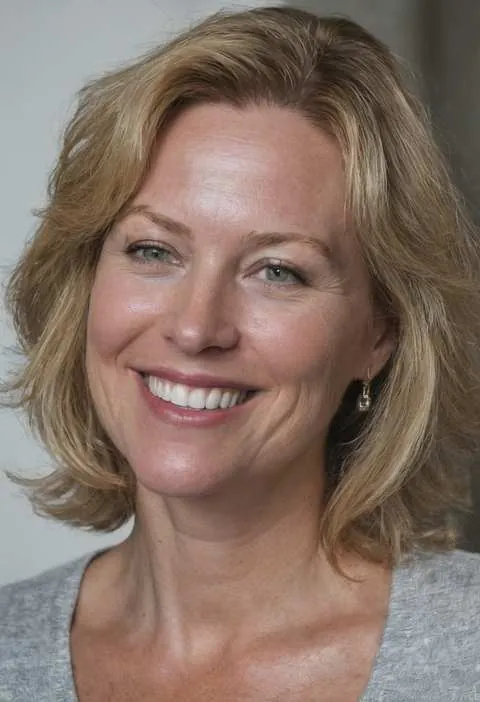 Caroline, 53