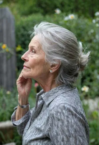 Tineke, 62