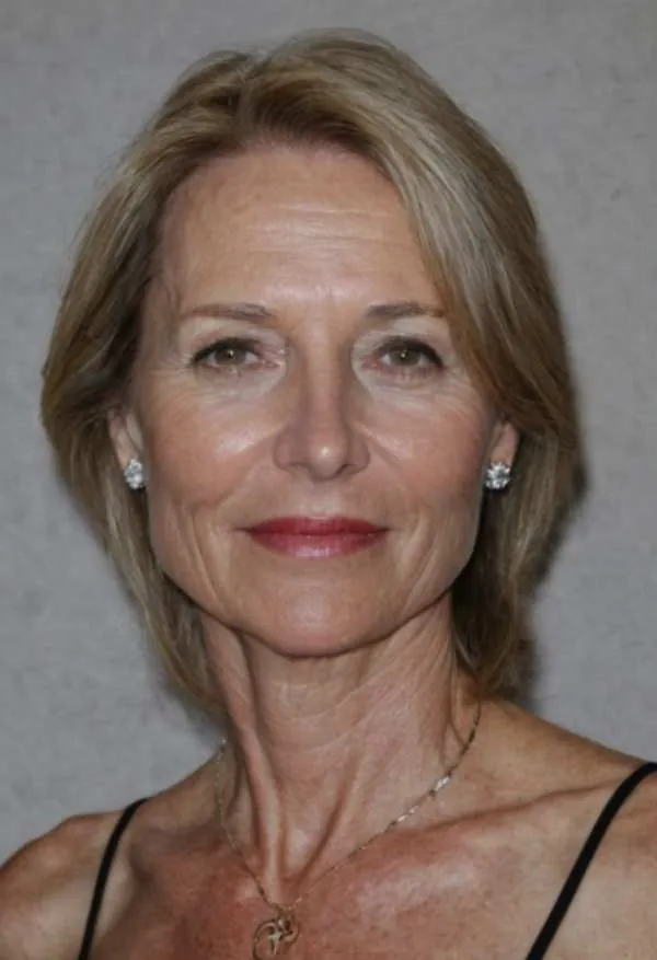 Nicole, 47
